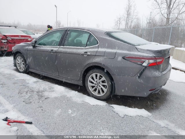 12573790 :رقم المزاد ، 4T1G11AK3NU059296 vin ، 2022 Toyota Camry Se مزاد بيع