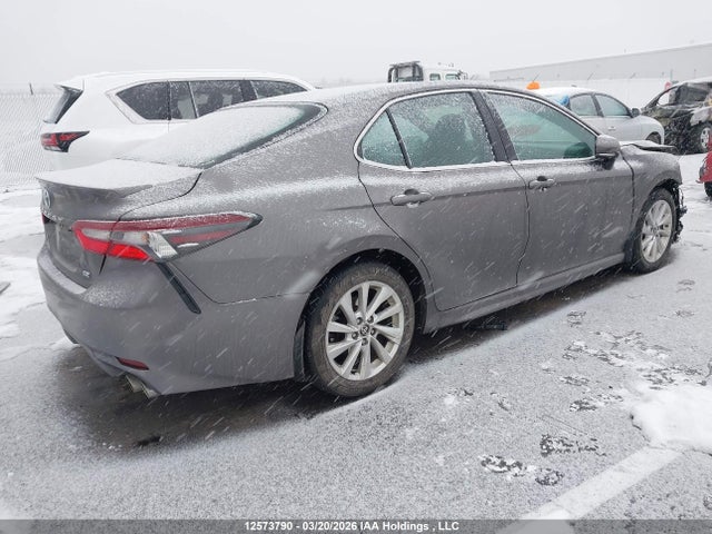 12573790 :رقم المزاد ، 4T1G11AK3NU059296 vin ، 2022 Toyota Camry Se مزاد بيع