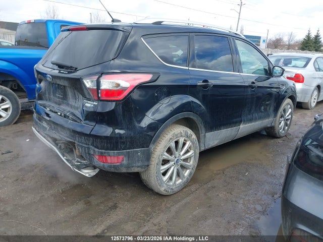 1FMCU9J91HUE26363 Ford Escape Titanium