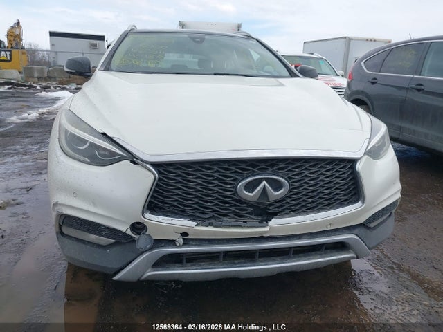 SJKCH5CR6HA023511 Infiniti QX30
