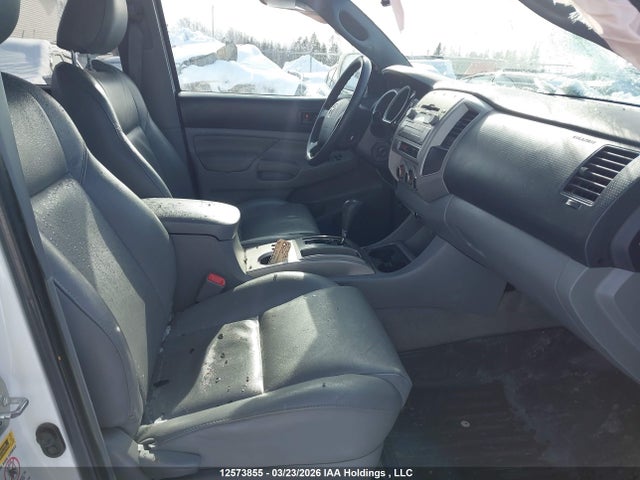 2011 Toyota Tacoma V6 მანქანა იყიდება აუქციონზე, vin: 3TMMU4FN3BM027550, აუქციონის ნომერი: 12573855
