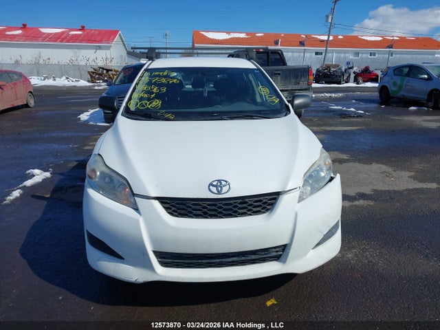 12573870 :رقم المزاد ، 2T1KU4EE4EC130563 vin ، 2014 Toyota Matrix مزاد بيع