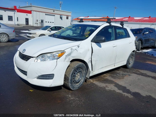 12573870 :رقم المزاد ، 2T1KU4EE4EC130563 vin ، 2014 Toyota Matrix مزاد بيع