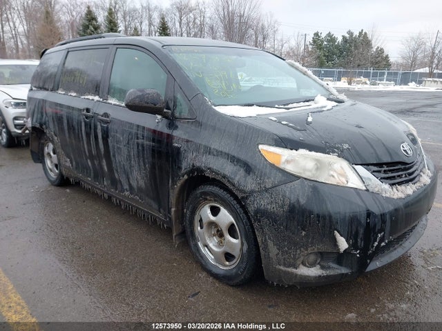 2017 Toyota Sienna Le 7 Passenger მანქანა იყიდება აუქციონზე, vin: 5TDJZ3DC1HS179769, აუქციონის ნომერი: 12573950