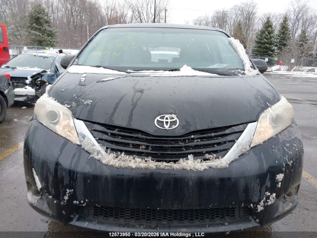 2017 Toyota Sienna Le 7 Passenger მანქანა იყიდება აუქციონზე, vin: 5TDJZ3DC1HS179769, აუქციონის ნომერი: 12573950