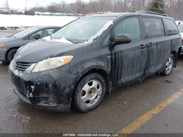 2017 Toyota Sienna Le 7 Passenger მანქანა იყიდება აუქციონზე, vin: 5TDJZ3DC1HS179769, აუქციონის ნომერი: 12573950