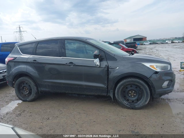 1FMCU9G98HUD22380 Ford ESCAPE SE