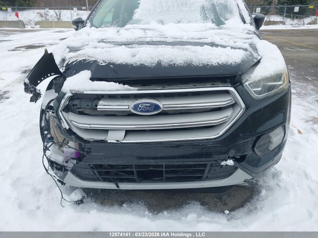 2018 Ford Escape მანქანა იყიდება აუქციონზე, vin: 1FMCU9J90JUA13548, აუქციონის ნომერი: 12574141