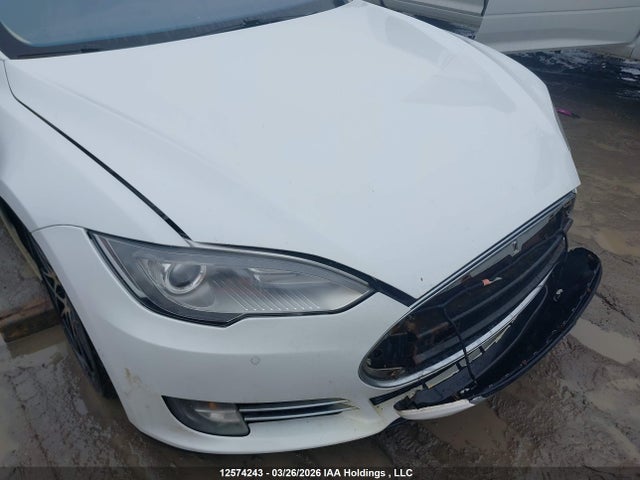 12574243 :رقم المزاد ، 5YJSA1H26FFP77312 vin ، 2015 Tesla Model S 85d مزاد بيع