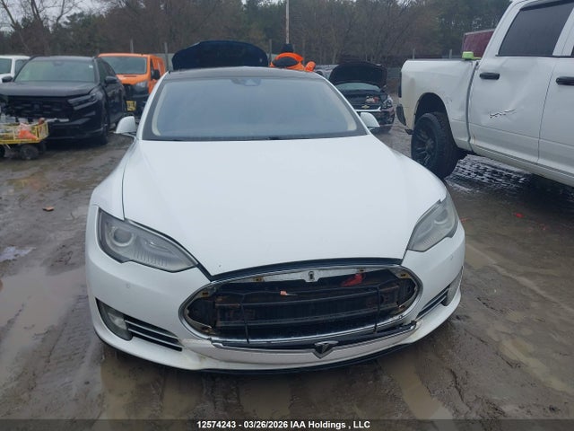 12574243 :رقم المزاد ، 5YJSA1H26FFP77312 vin ، 2015 Tesla Model S 85d مزاد بيع
