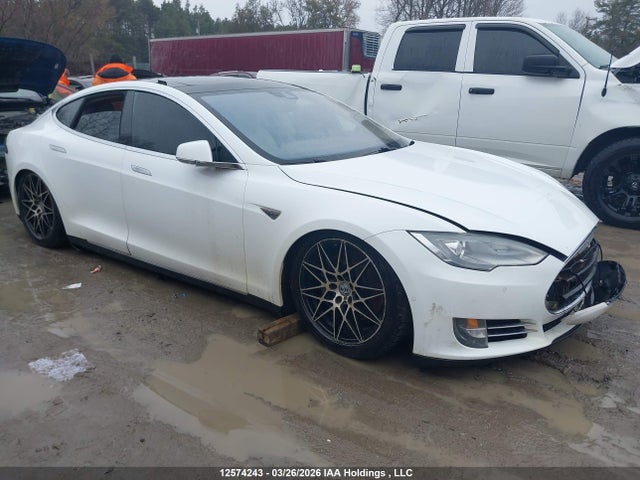 12574243 :رقم المزاد ، 5YJSA1H26FFP77312 vin ، 2015 Tesla Model S 85d مزاد بيع