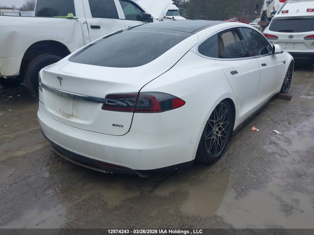 12574243 :رقم المزاد ، 5YJSA1H26FFP77312 vin ، 2015 Tesla Model S 85d مزاد بيع