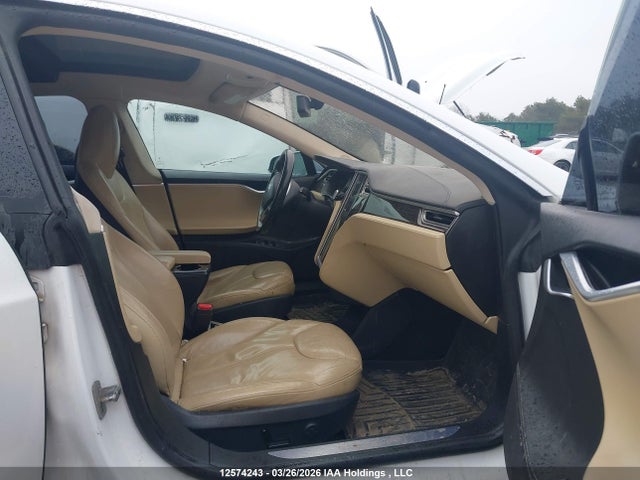 12574243 :رقم المزاد ، 5YJSA1H26FFP77312 vin ، 2015 Tesla Model S 85d مزاد بيع