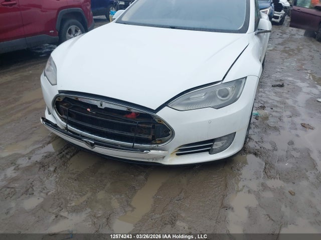12574243 :رقم المزاد ، 5YJSA1H26FFP77312 vin ، 2015 Tesla Model S 85d مزاد بيع