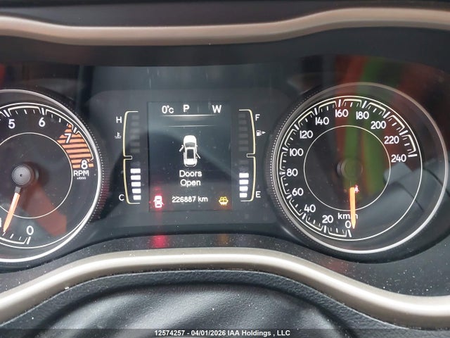 12574257 :رقم المزاد ، 1C4PJMCS3HW627963 vin ، 2017 Jeep Cherokee Latitude مزاد بيع
