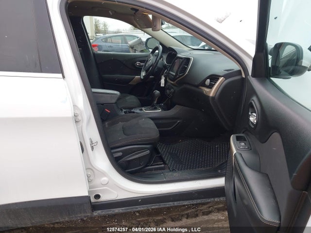 12574257 :رقم المزاد ، 1C4PJMCS3HW627963 vin ، 2017 Jeep Cherokee Latitude مزاد بيع
