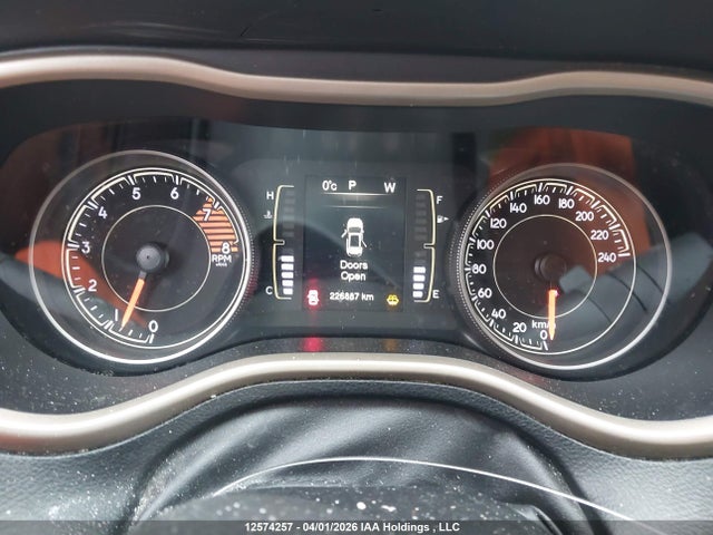 12574257 :رقم المزاد ، 1C4PJMCS3HW627963 vin ، 2017 Jeep Cherokee Latitude مزاد بيع