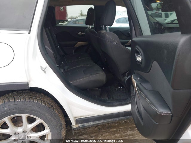 12574257 :رقم المزاد ، 1C4PJMCS3HW627963 vin ، 2017 Jeep Cherokee Latitude مزاد بيع