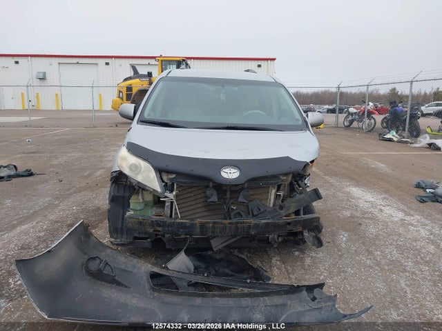 2014 Toyota Sienna 7 Passenger მანქანა იყიდება აუქციონზე, vin: 5TDZK3DC1ES479749, აუქციონის ნომერი: 12574332