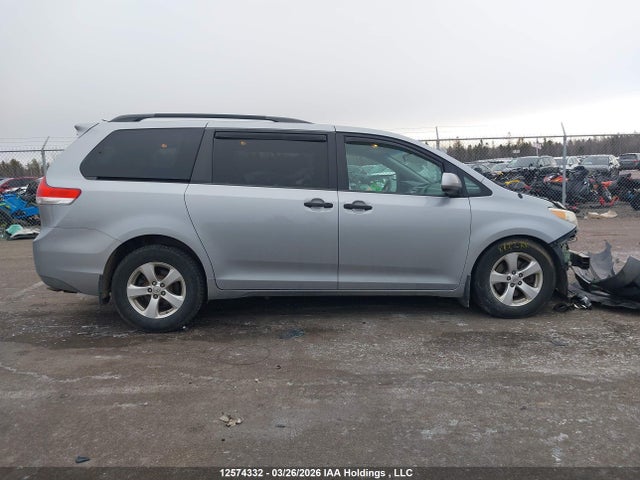 2014 Toyota Sienna 7 Passenger მანქანა იყიდება აუქციონზე, vin: 5TDZK3DC1ES479749, აუქციონის ნომერი: 12574332