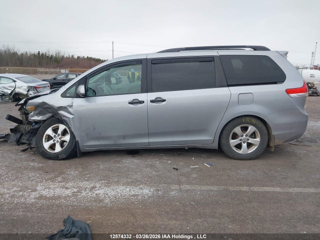 2014 Toyota Sienna 7 Passenger მანქანა იყიდება აუქციონზე, vin: 5TDZK3DC1ES479749, აუქციონის ნომერი: 12574332
