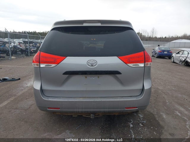 2014 Toyota Sienna 7 Passenger მანქანა იყიდება აუქციონზე, vin: 5TDZK3DC1ES479749, აუქციონის ნომერი: 12574332