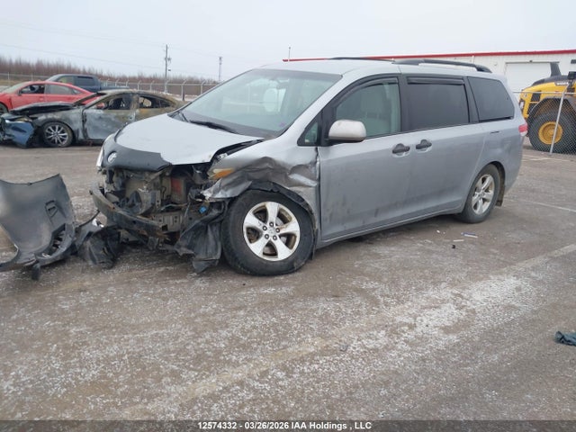 2014 Toyota Sienna 7 Passenger მანქანა იყიდება აუქციონზე, vin: 5TDZK3DC1ES479749, აუქციონის ნომერი: 12574332