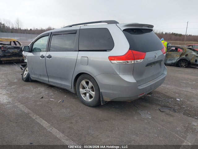 2014 Toyota Sienna 7 Passenger მანქანა იყიდება აუქციონზე, vin: 5TDZK3DC1ES479749, აუქციონის ნომერი: 12574332