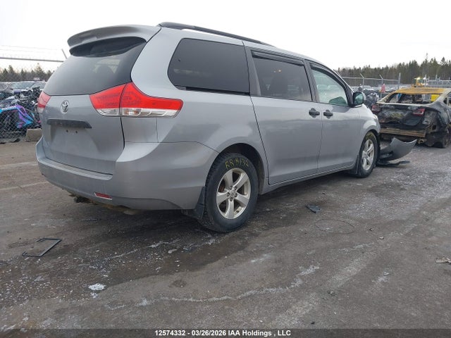 2014 Toyota Sienna 7 Passenger მანქანა იყიდება აუქციონზე, vin: 5TDZK3DC1ES479749, აუქციონის ნომერი: 12574332