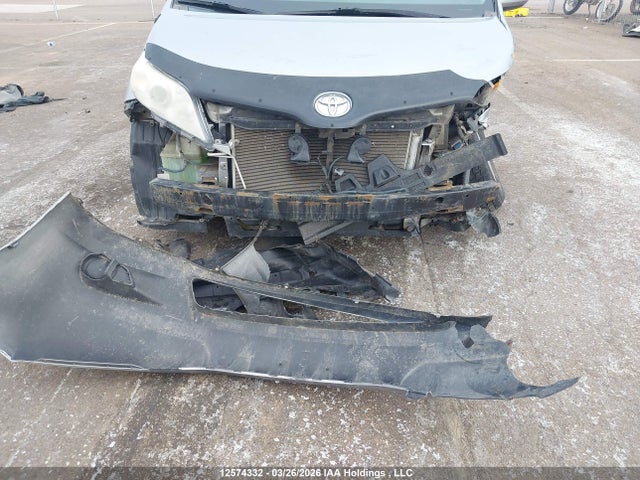 2014 Toyota Sienna 7 Passenger მანქანა იყიდება აუქციონზე, vin: 5TDZK3DC1ES479749, აუქციონის ნომერი: 12574332