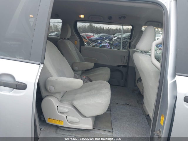 2014 Toyota Sienna 7 Passenger მანქანა იყიდება აუქციონზე, vin: 5TDZK3DC1ES479749, აუქციონის ნომერი: 12574332