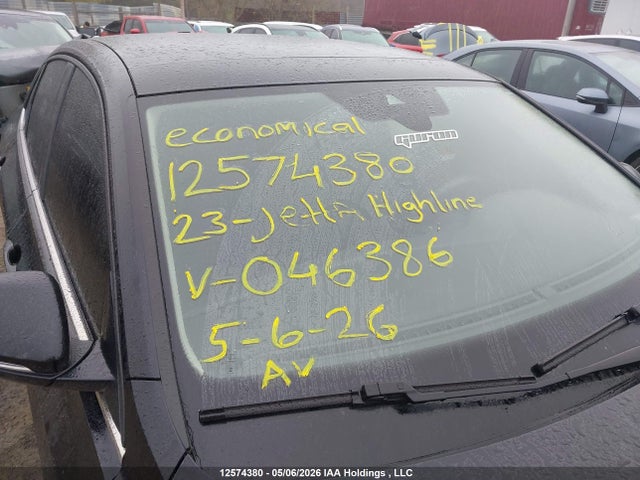 3VWGM7BU1PM046386 Volkswagen Jetta Highline