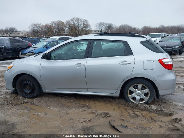 12574417 :رقم المزاد ، 2T1KU4EE6AC211753 vin ، 2010 Toyota Matrix مزاد بيع