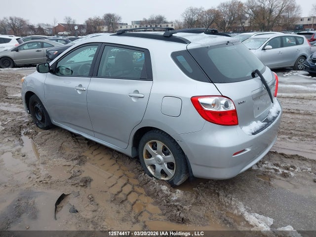 12574417 :رقم المزاد ، 2T1KU4EE6AC211753 vin ، 2010 Toyota Matrix مزاد بيع