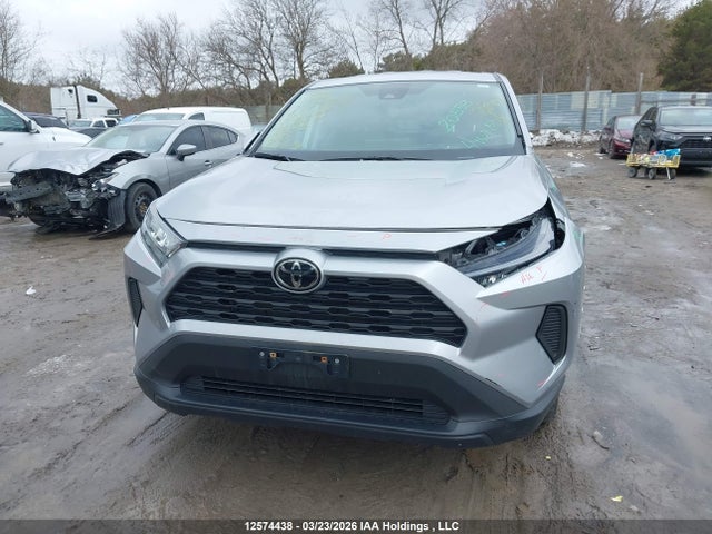 12574438 :رقم المزاد ، 2T3B1RFV2NC302388 vin ، 2022 Toyota Rav4 Le مزاد بيع