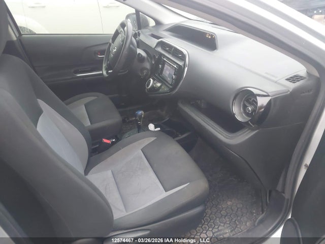JTDKDTB39J1611534 Toyota Prius C Technology
