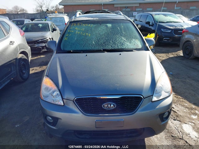 12574485 :رقم المزاد ، KNAHH8C81B7348599 vin ، 2011 Kia Rondo مزاد بيع