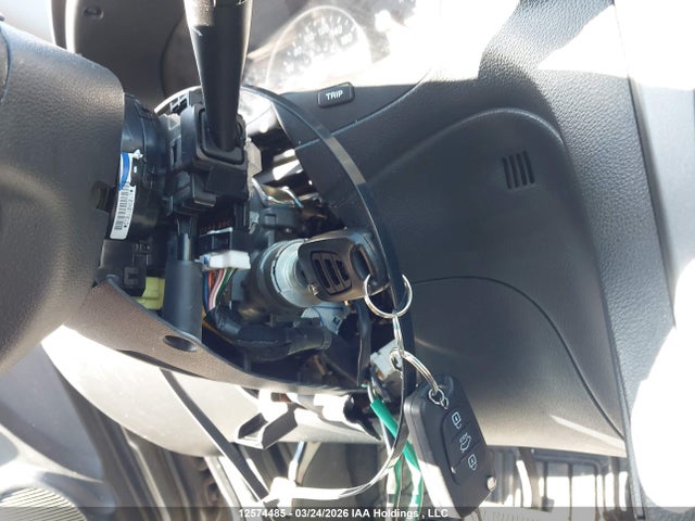 12574485 :رقم المزاد ، KNAHH8C81B7348599 vin ، 2011 Kia Rondo مزاد بيع