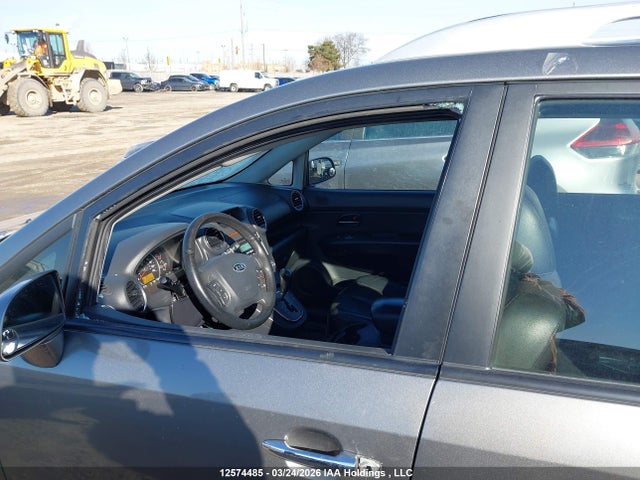 12574485 :رقم المزاد ، KNAHH8C81B7348599 vin ، 2011 Kia Rondo مزاد بيع