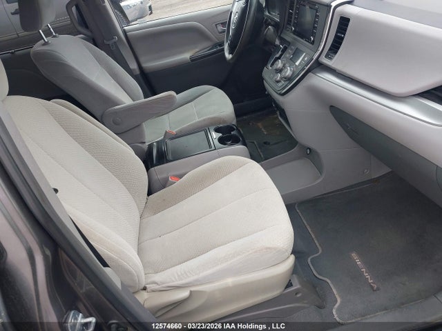 Auction sale of the 2019 Toyota Sienna Le 8-passenger, vin: 5TDKZ3DC4KS019977, lot number: 12574660
