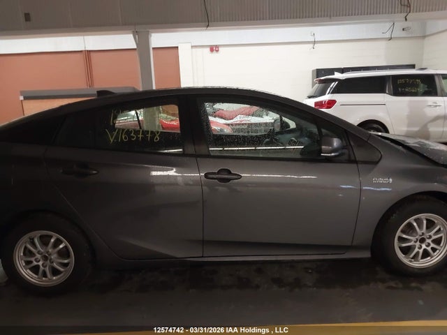 12574742 :رقم المزاد ، JTDKAMFP3M3163778 vin ، 2021 Toyota Prius مزاد بيع