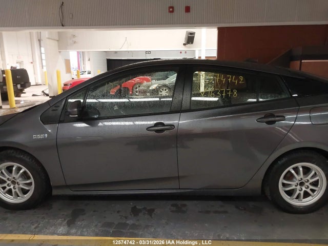 12574742 :رقم المزاد ، JTDKAMFP3M3163778 vin ، 2021 Toyota Prius مزاد بيع