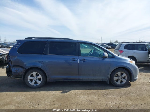 2016 Toyota Sienna Le მანქანა იყიდება აუქციონზე, vin: 5TDKK3DC7GS705975, აუქციონის ნომერი: 12574752
