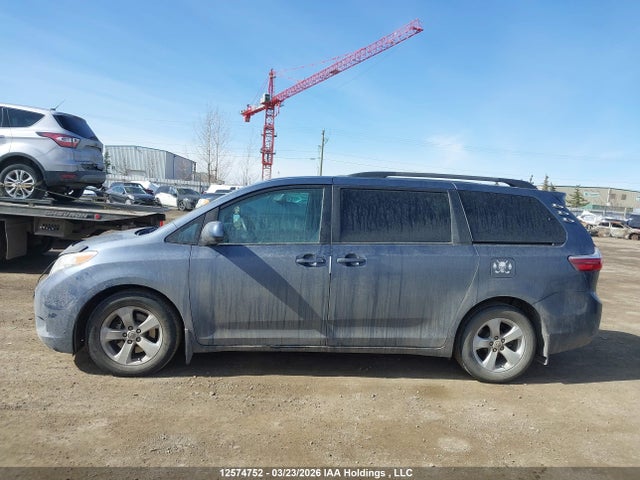 2016 Toyota Sienna Le მანქანა იყიდება აუქციონზე, vin: 5TDKK3DC7GS705975, აუქციონის ნომერი: 12574752