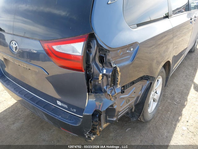 2016 Toyota Sienna Le მანქანა იყიდება აუქციონზე, vin: 5TDKK3DC7GS705975, აუქციონის ნომერი: 12574752