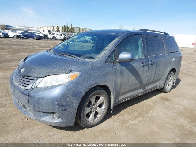 2016 Toyota Sienna Le მანქანა იყიდება აუქციონზე, vin: 5TDKK3DC7GS705975, აუქციონის ნომერი: 12574752