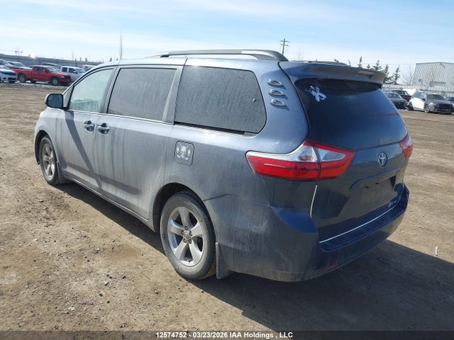 2016 Toyota Sienna Le მანქანა იყიდება აუქციონზე, vin: 5TDKK3DC7GS705975, აუქციონის ნომერი: 12574752