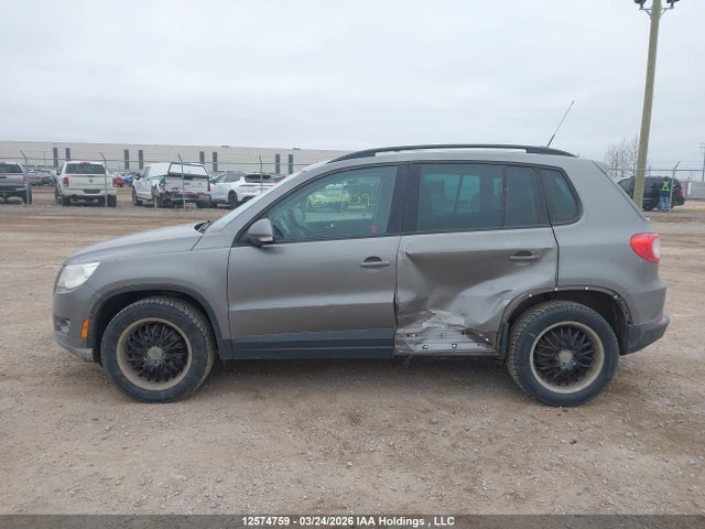12574759 :رقم المزاد ، WVGBV7AX1AW531698 vin ، 2010 Volkswagen Tiguan Se/sel مزاد بيع
