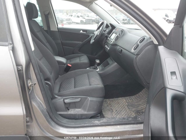 12574759 :رقم المزاد ، WVGBV7AX1AW531698 vin ، 2010 Volkswagen Tiguan Se/sel مزاد بيع