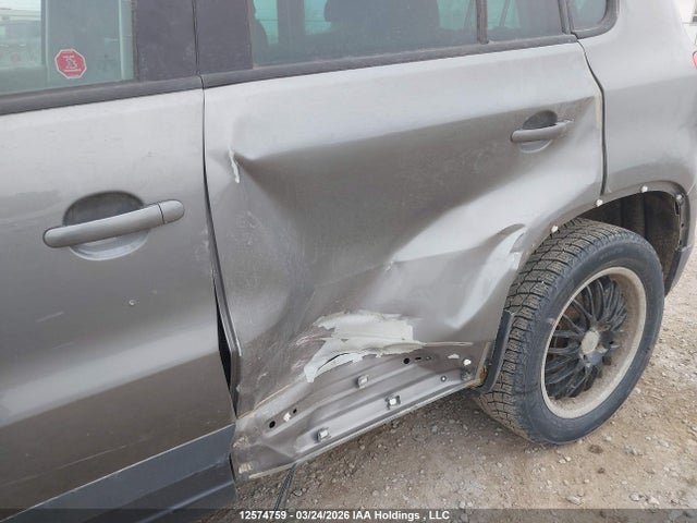 12574759 :رقم المزاد ، WVGBV7AX1AW531698 vin ، 2010 Volkswagen Tiguan Se/sel مزاد بيع